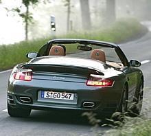 Porsche rechnet jedenfalls damit, dass im Wirtschaftsjahr 2007/2008, das bei den Zuffenhausenern am 1. Juli 2007 beginnt, 3000 Porsche Turbo Cabrio verkaufen zu können. 